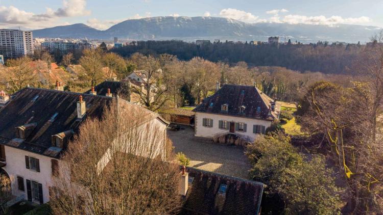 Triplex avec jardin sur la rive droite