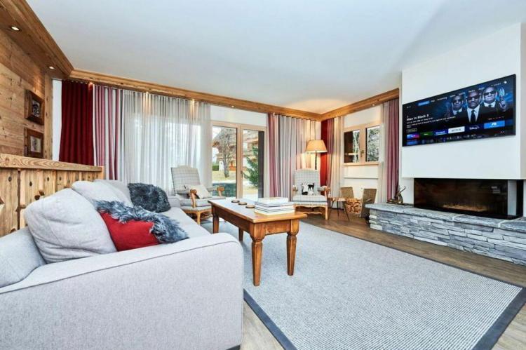 Luxueux appartement en duplex entièrement rénové à louer à la semaine à Crans.