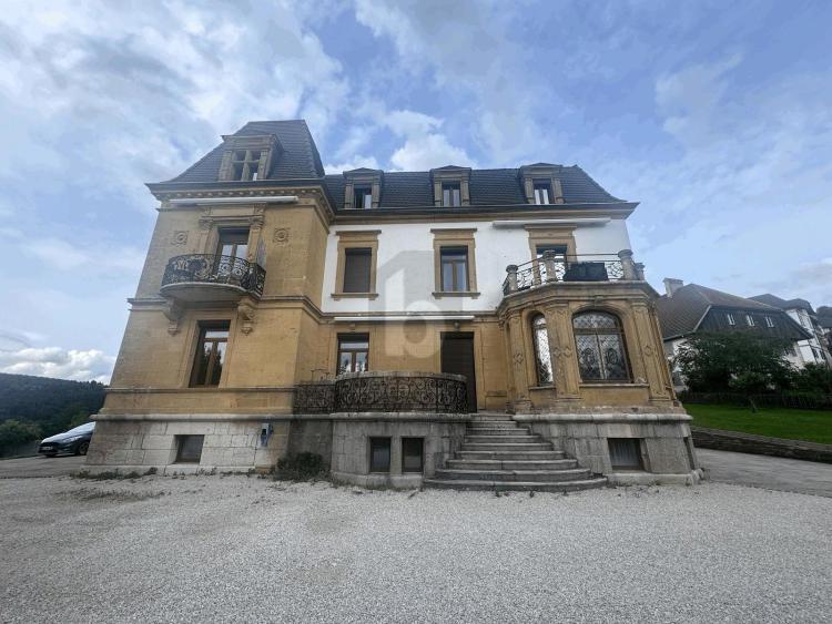 SPACIEUX AU DERNIER ÉTAGE DU MANOIR AVEC JARDIN