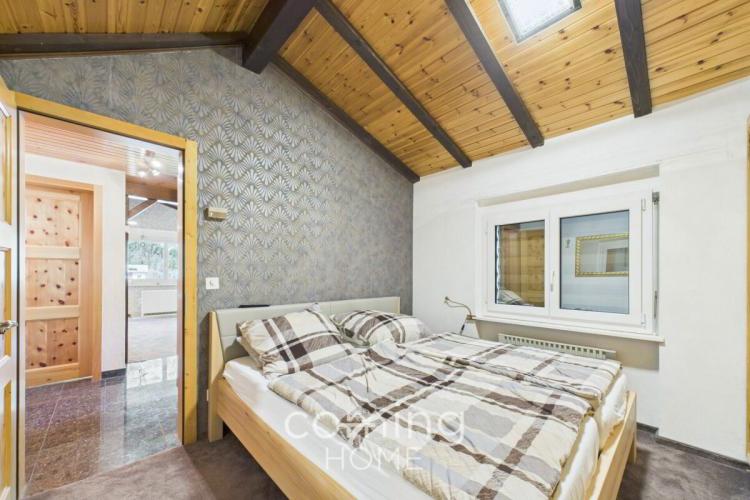 Renovierte 2.5-Zimmer-Ferienwohnung in Saas-Grund - mit Cheminée, Balkon und Alpenpanorama