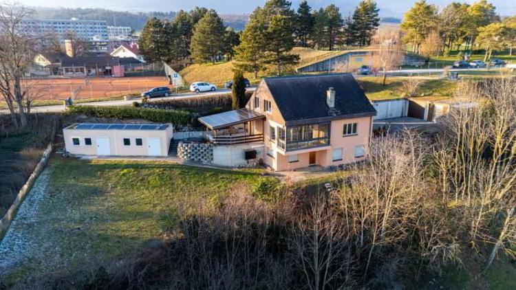 Villa individuelle avec deux logements à Orbe
