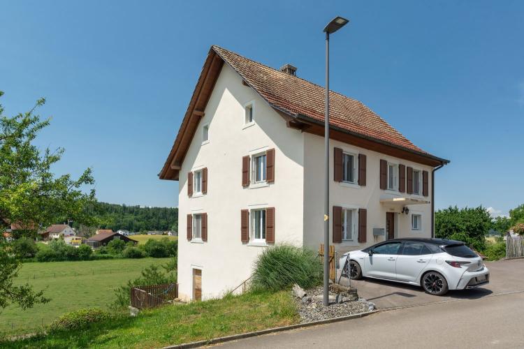 Schönes 6.5-Zimmer-Dorfhaus in Coeuve