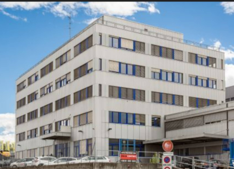 Locaux de 1016 m2 au 2ème étage Zone FTI