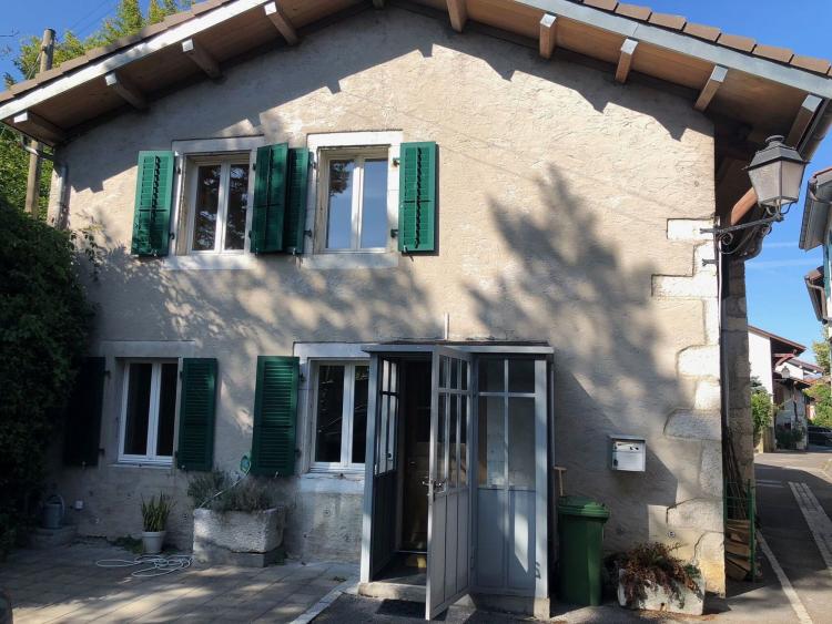 Maison de village avec avec le caractère ancien.