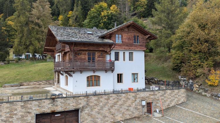 Chalet Kalbermatten et Hôtel de l'Ardève: Un joyau architectural alpin
