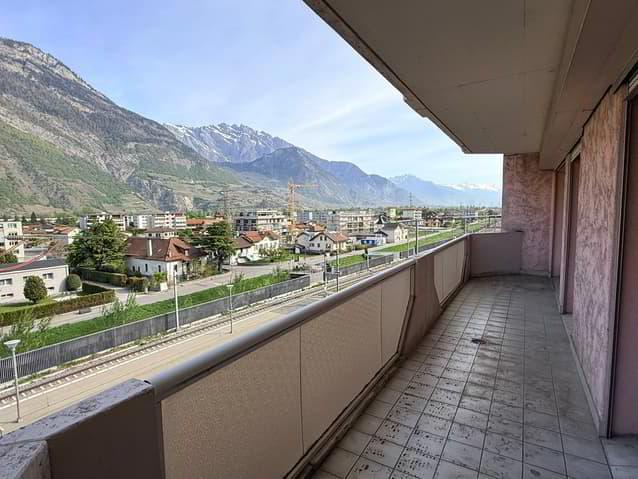 Au coeur de Saxon, Grand appartement de 3.5 pièces avec balcon