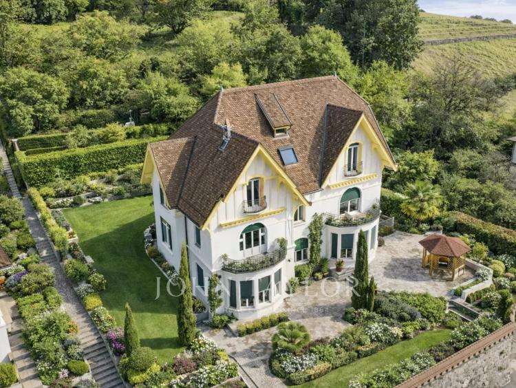 EN EXCLUSIVITÉ : Propriété d’exception avec vue panoramique