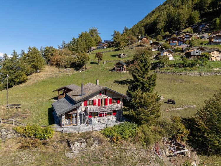 Superbe chalet en bois et pierre situé sur un emplacement d'exception