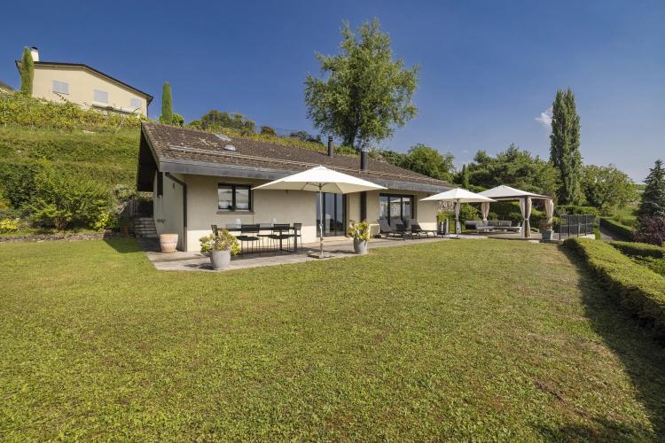 Situated in the lower part of the commune of Blonay, this superb property enjoys a privileged location in the heart of a charming residential area, away from any noise pollution.