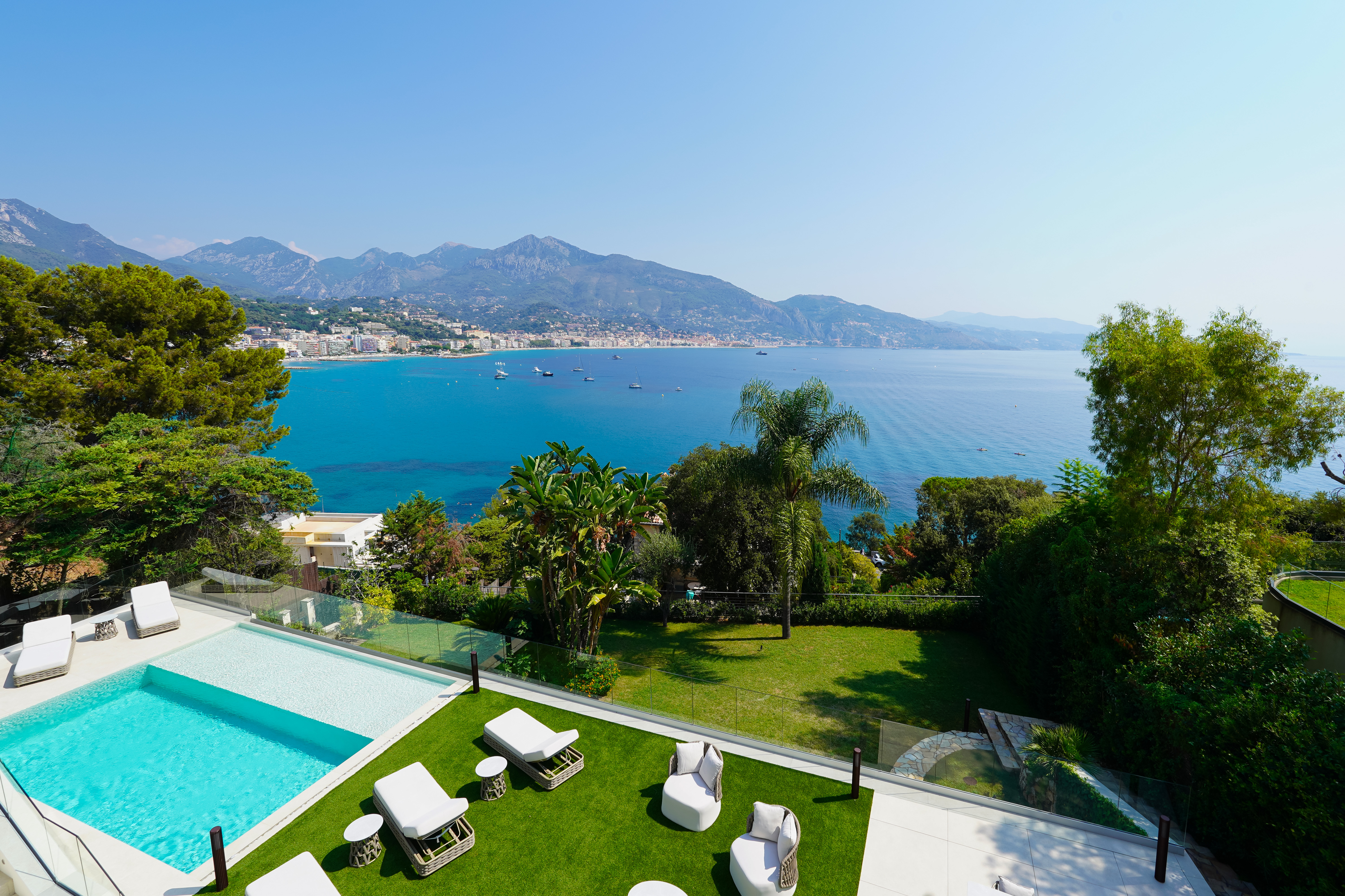ddpki_piscine-et-vue-villa-cap-martin-valeri-agency-by-jm-barei-1785495581.jpg