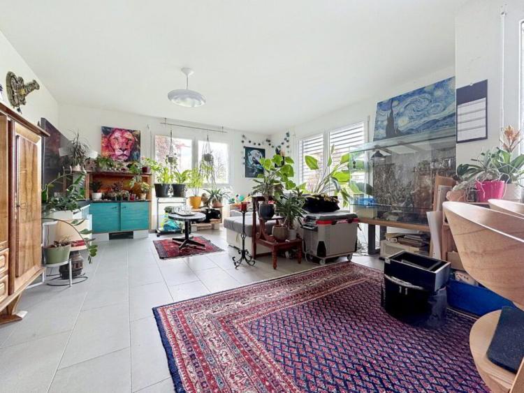 Appartement rafraîchi de 4.5 pièces au rez-de-chaussée