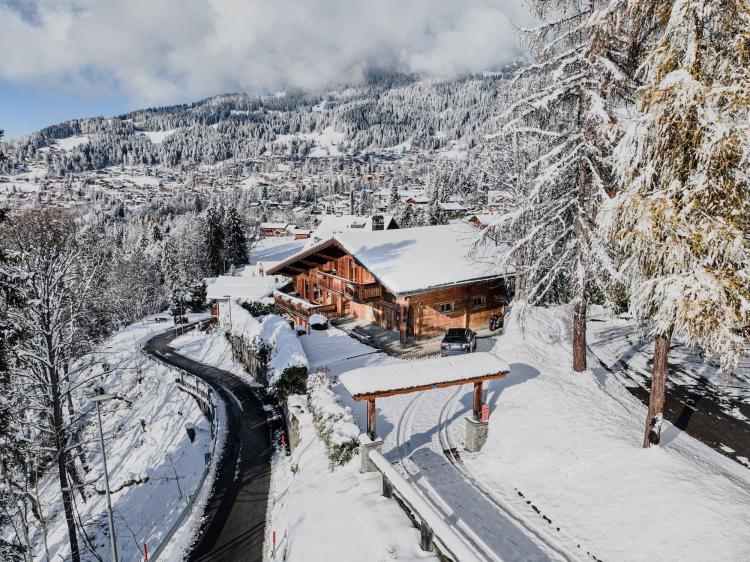 25 39 Chalet idéalement situé dans un style alpin tout confort