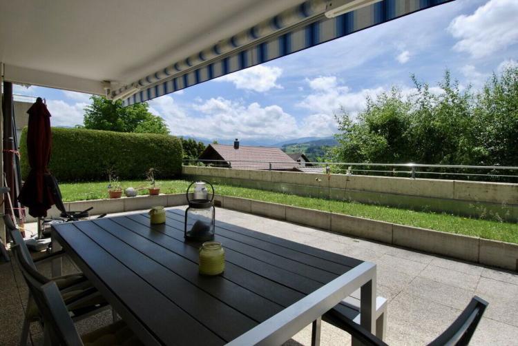 Schöne 5,5-Zimmer-Wohnung mit Garten und Blick auf die Freiburger Alpen