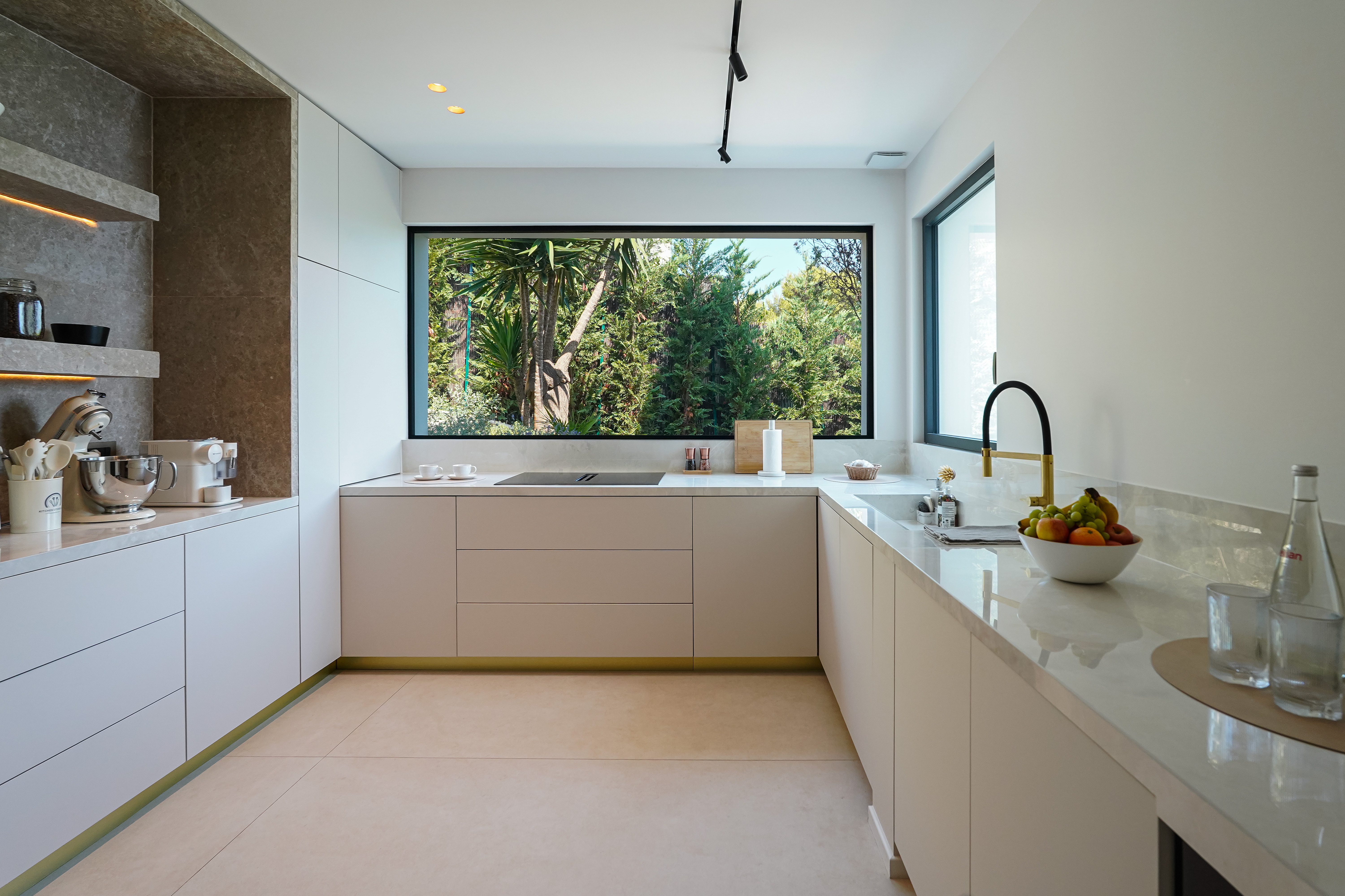 DyS8W_cuisine-villa-cap-martin-valeri-agency-by-jm-barei-1785495594.jpg