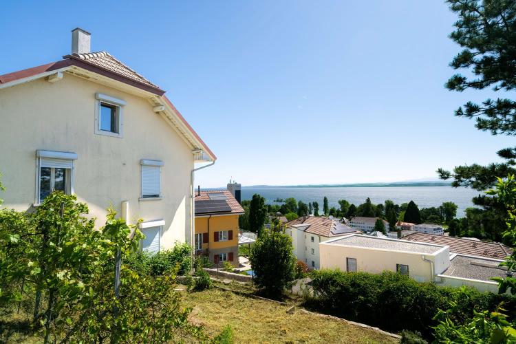 Wohngebäude mit guter Lage in St-Aubin, mit Aussicht
