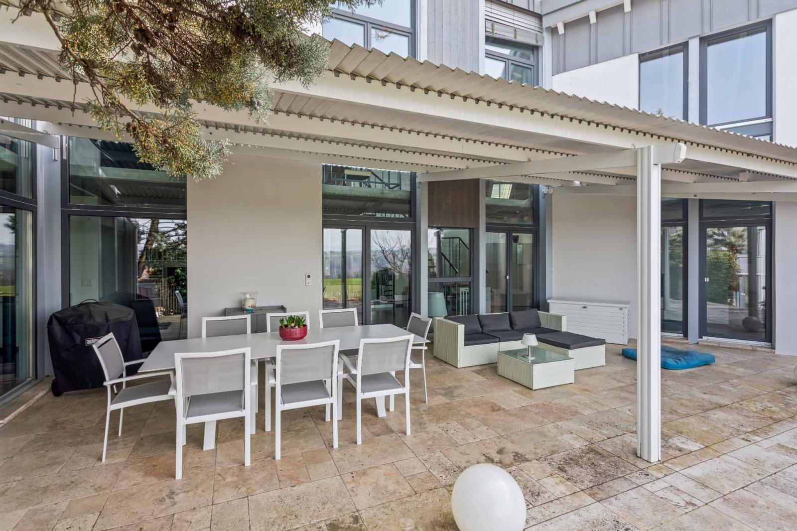 Villa d’architecte contemporaine de 7.5 pièces avec piscine