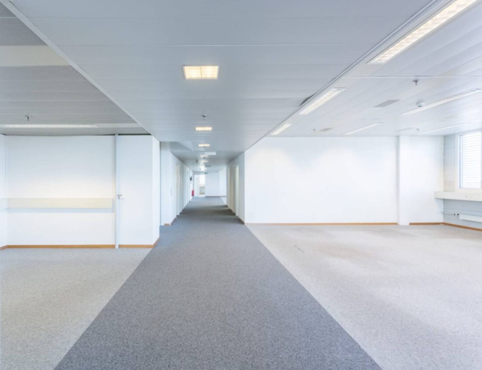 Locaux de 860 m2 au 2ème étage Zone FTI
