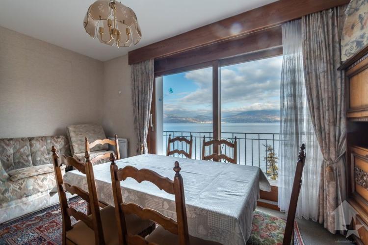 Petite villa contiguë sur 4 niveaux avec vue sur le lac