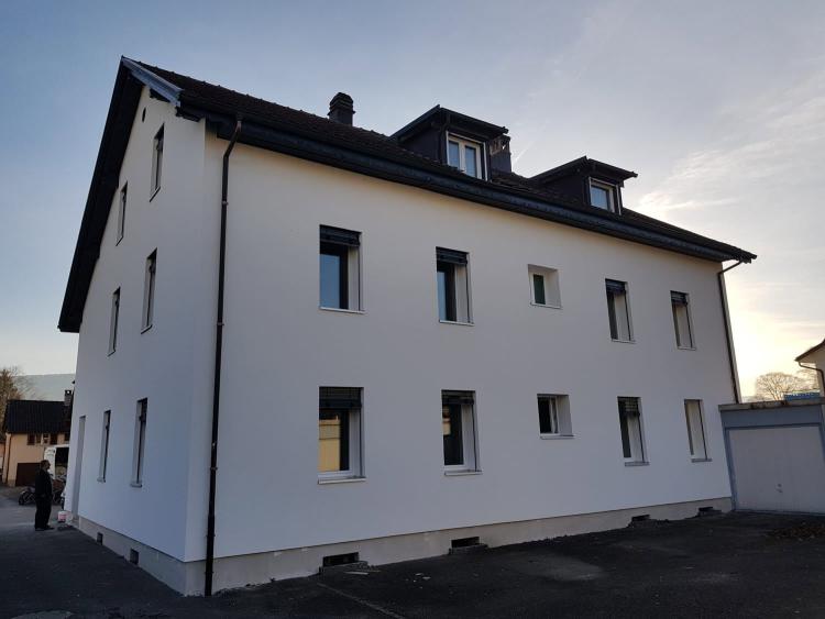 Erster Nettomietzins wird für ein schönes, vollständig renoviertes 3.5-Zimmer-Apartment angeboten