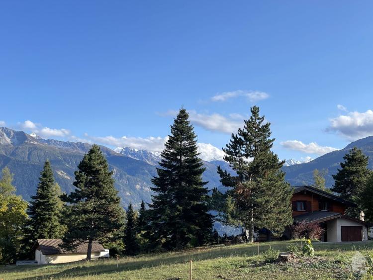 En construction, chalet traditionnel, quartier calme, vue panoramique