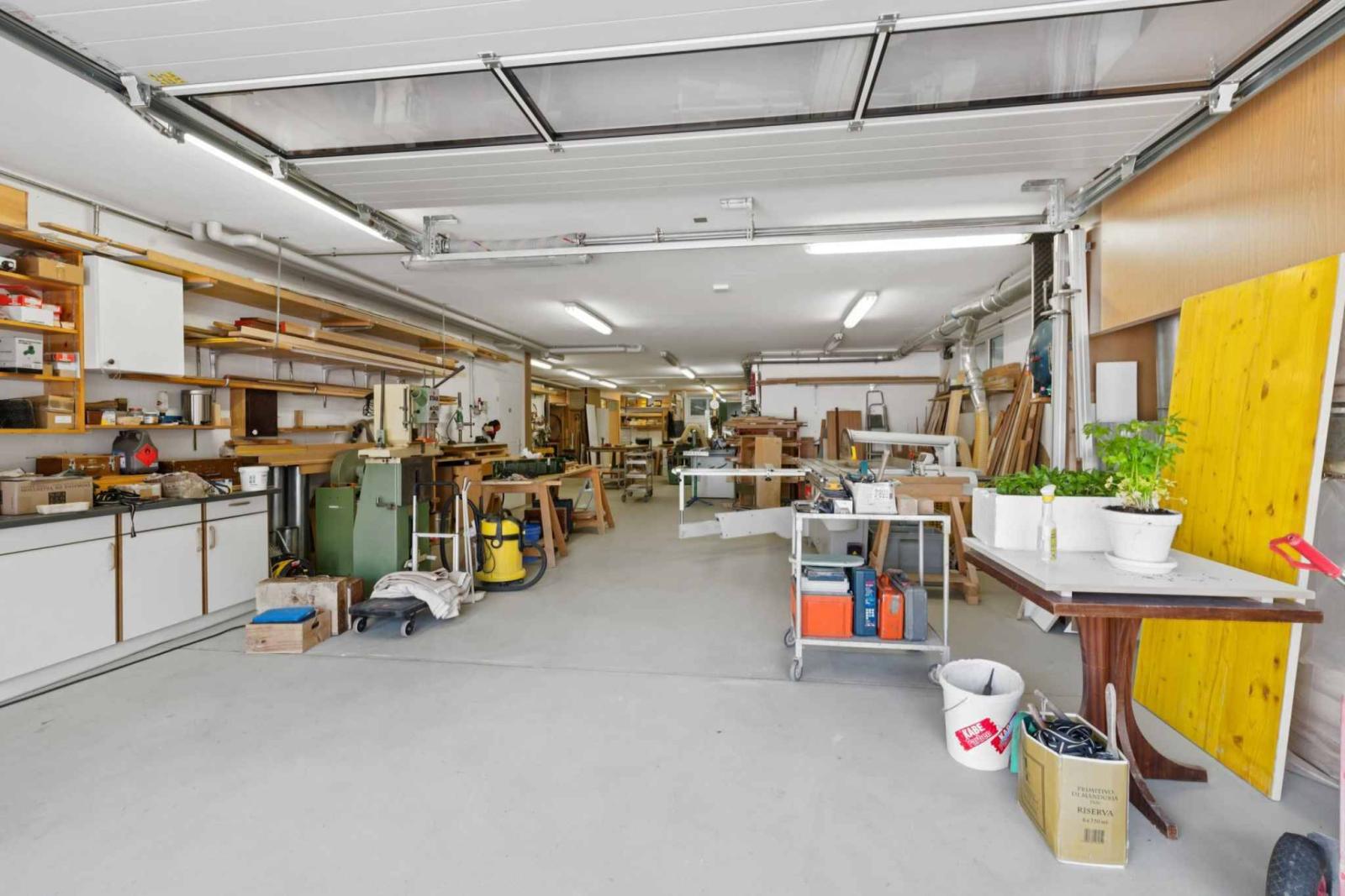 En exclusivité ! Immeuble mixte divisé en deux logements de plain-pied