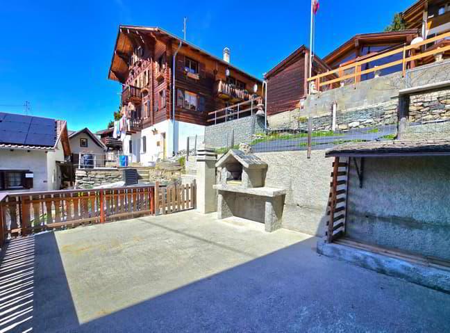 Charmant appartement avec terrasse, vue panoramique et garage à...