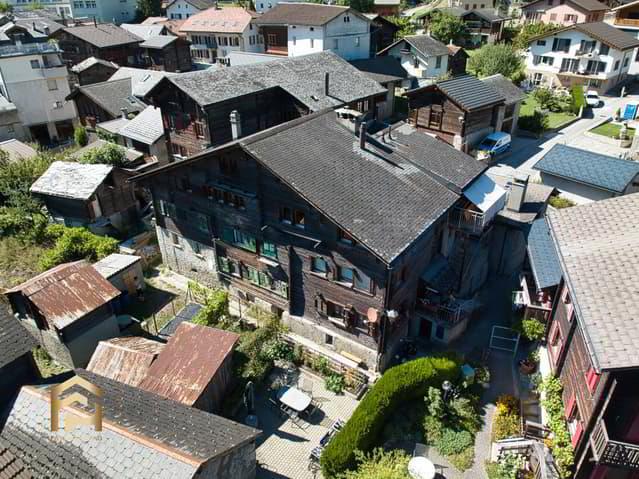 Charmante 4.5-ZWG mit Ausbaupotenzial mitten im Dorf