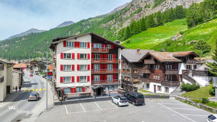 Investitionsmöglichkeit im Herzen des Saastals - Hotel oder bewilligte Zweitwohnungen in Saas-Grund