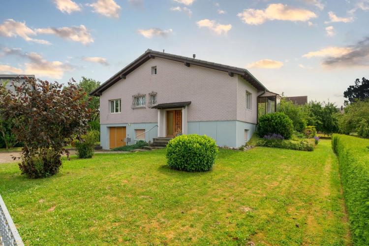 Charmantes Einzelhaus mit 7.5 Zimmern in Bure