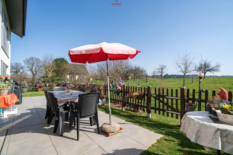 Appartement 3,5 pièces comme neuf avec jardin de 180 m² près du lac