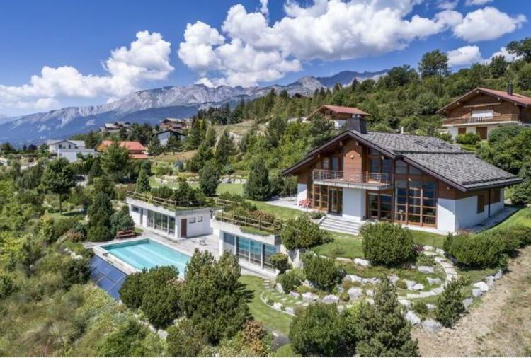 Magnifiques espaces pour cette Villa en location à Sergnou, Lens