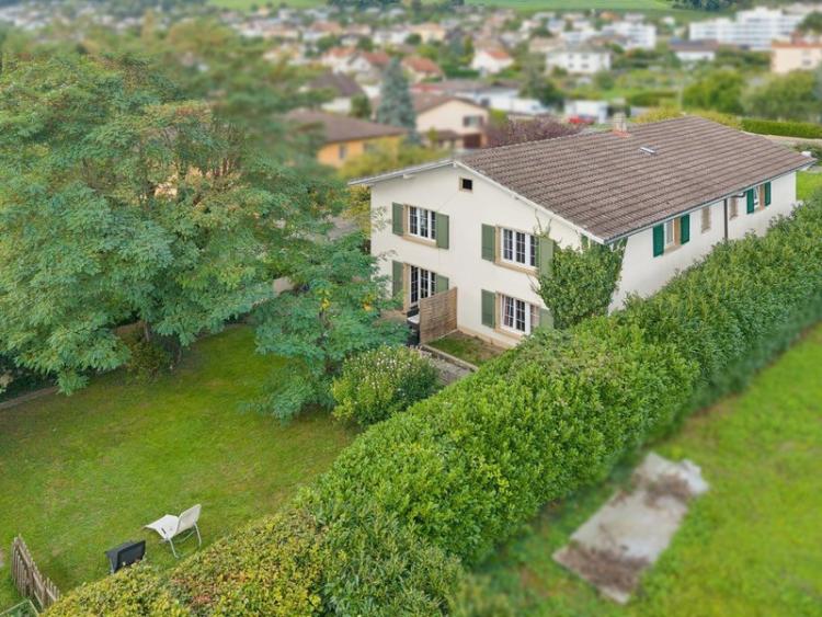 Maison de trois appartements avec terrain constructible
