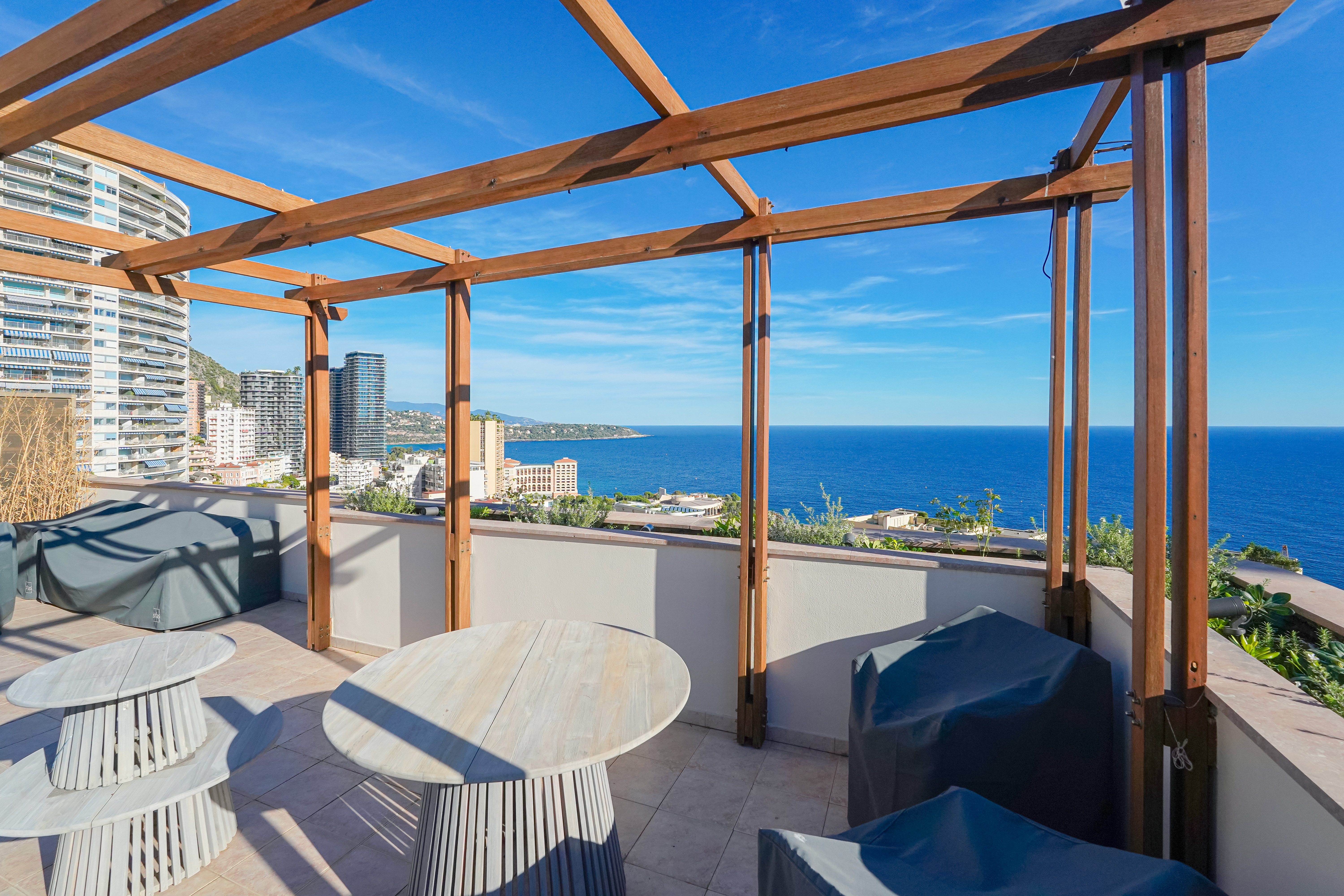 fbqm6_vue-roof-penthouse-barnes-monaco-1762249841.jpg