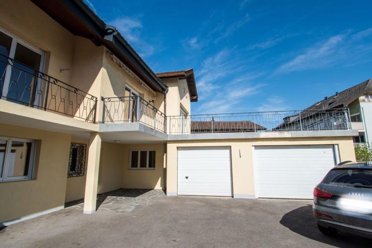 Collombey, maison villageoise avec terrasse et box