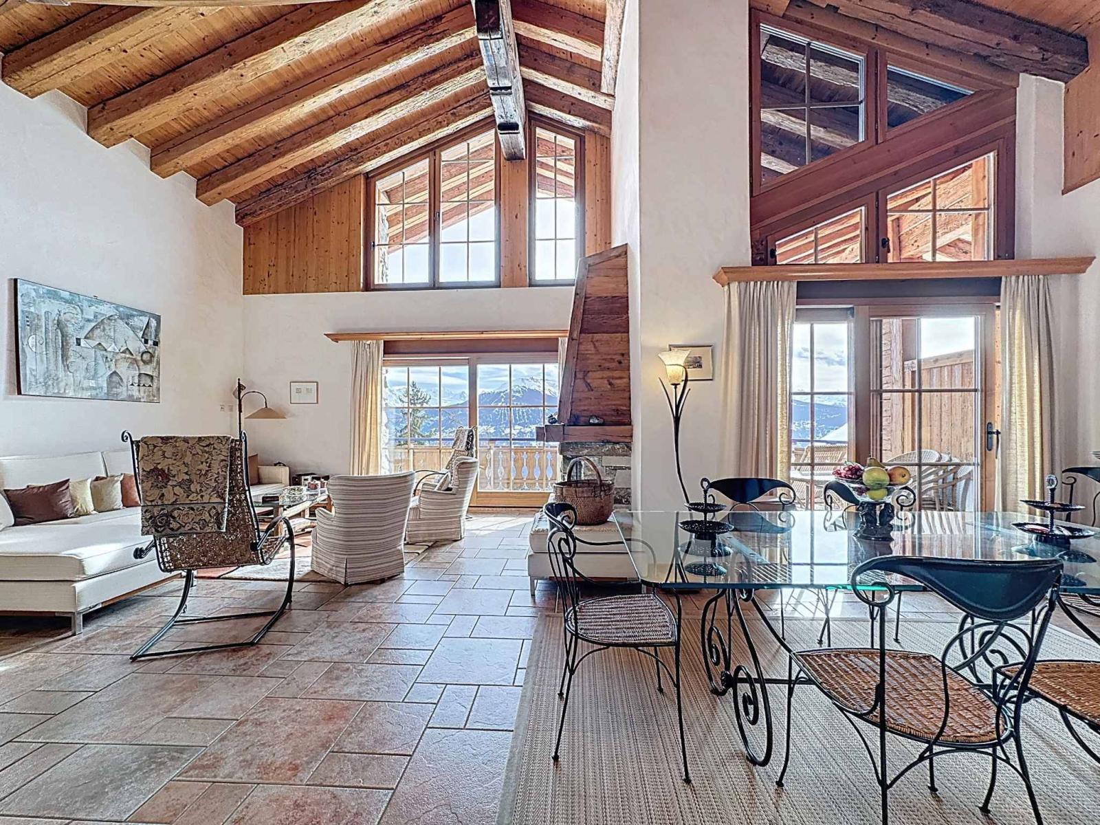 MAGNIFIQUE DUPLEX/ATTIQUE DE 6.5 PIÈCES AU CENTRE AVEC TRÈS BELLE VUE