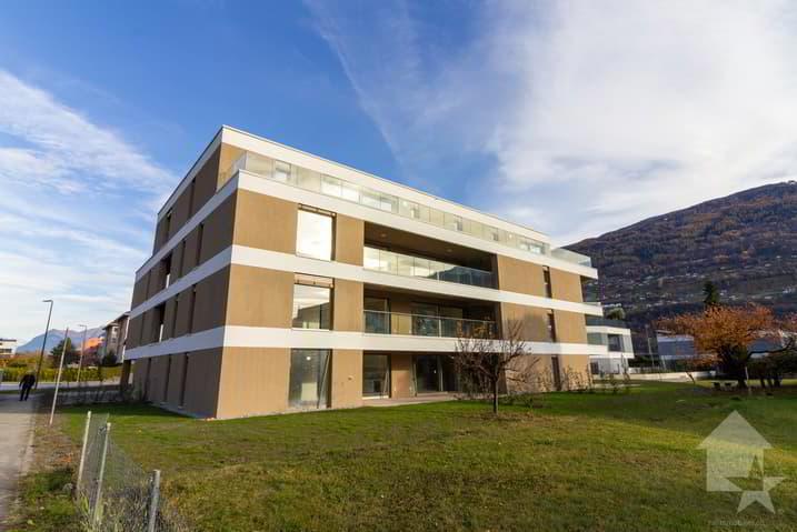 Bel attique de 3,5 pces avec grande terrasse