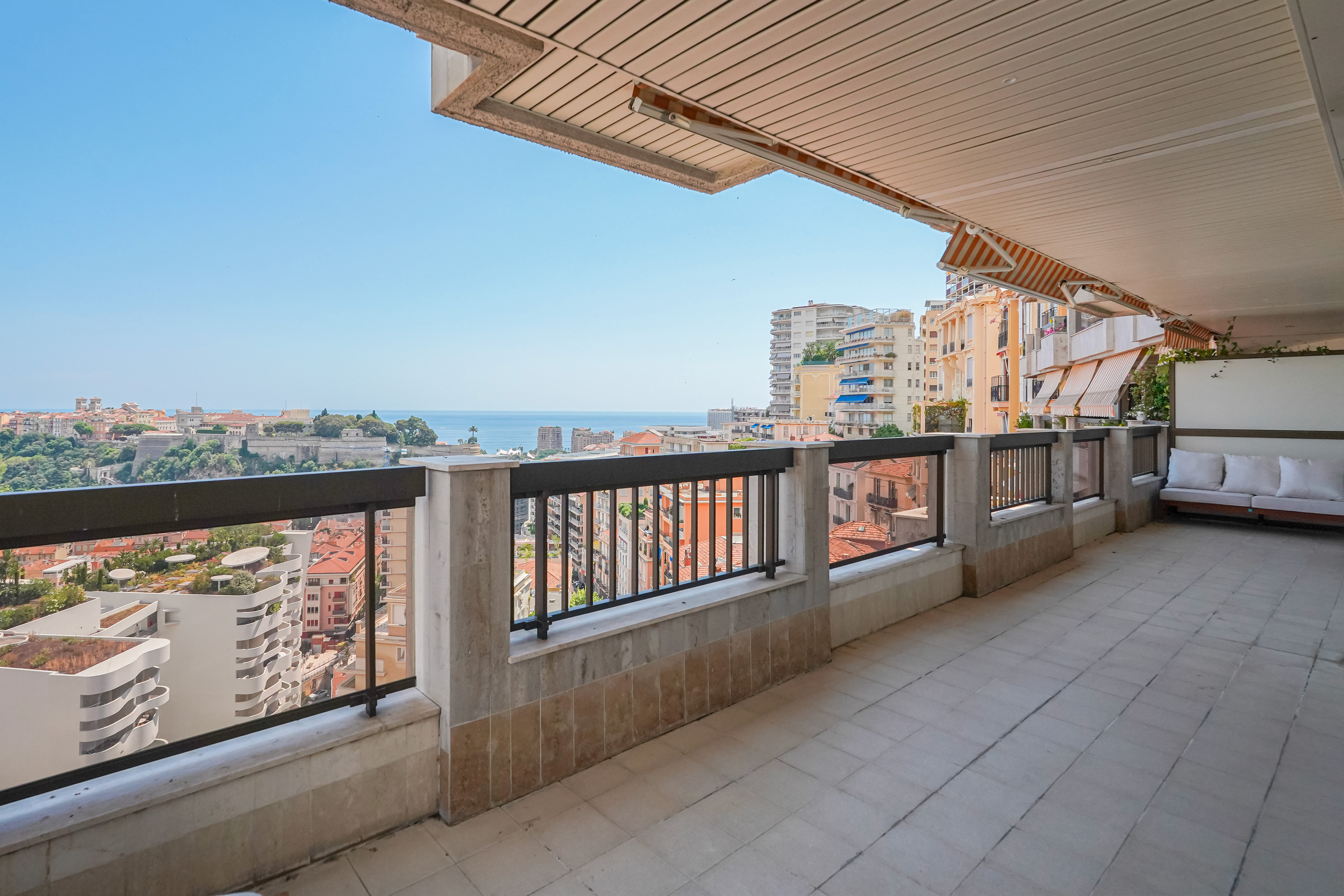 fp2Pw_balcon-beverly-palace-barnes-monaco-1751470914.jpg