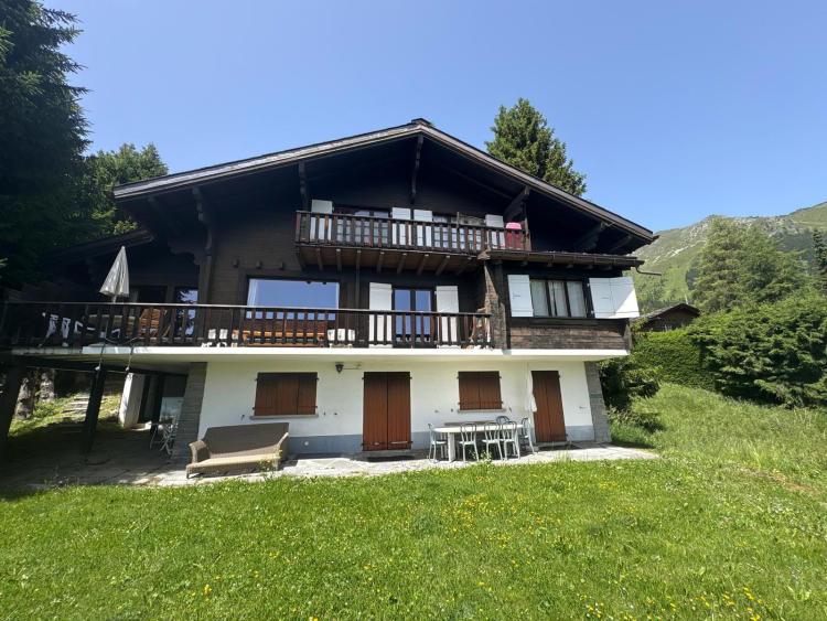 BELLE PROPRIETE AVEC PISCINE DANS LES HAUTS DE LA STATION - 7 CHAMBRES