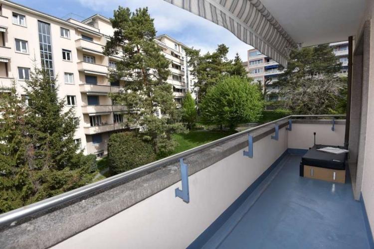 Proche Source, joli appartement de 3.5 pièces avec grand balcon