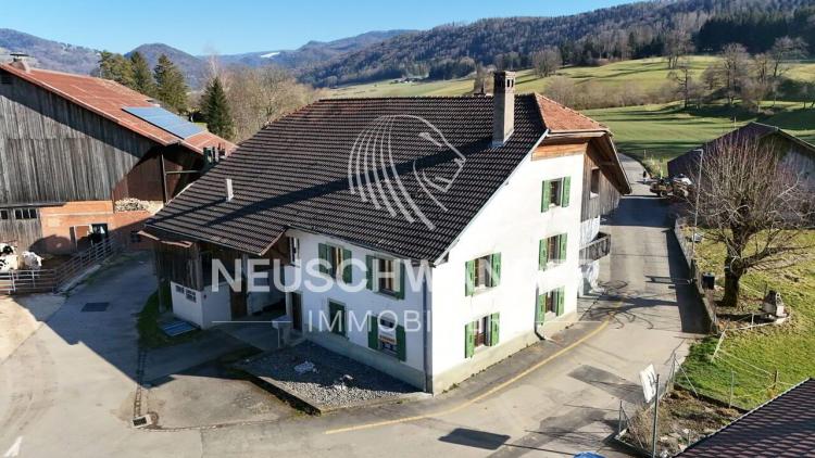 À vendre maison de 2 appartements rénovés à Courchapoix