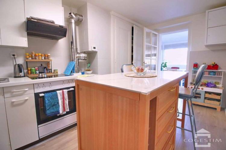 Pour investisseur Immeuble mixte idéalement situé au cœur du village