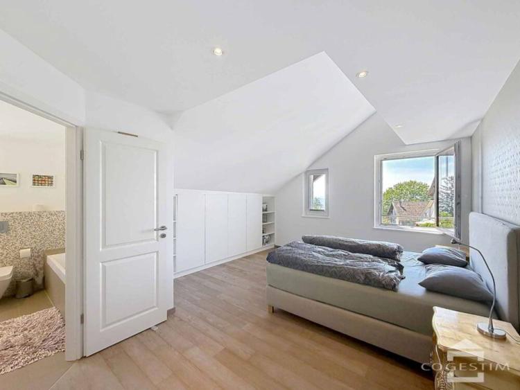 Spacieux duplex de 5.5 pièces avec terrasse et vue sur le Lac Léman