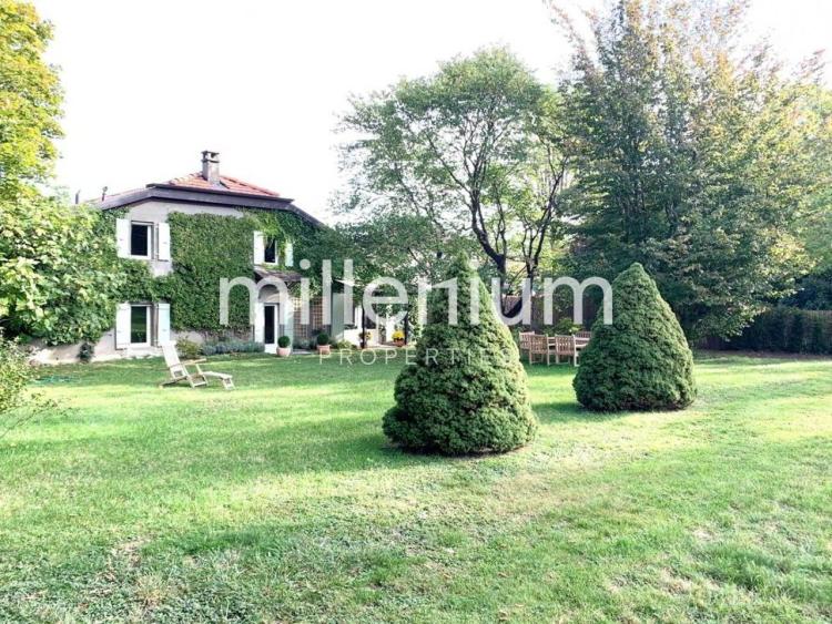 Belle maison de maître dans un environnement bucolique à Landecy