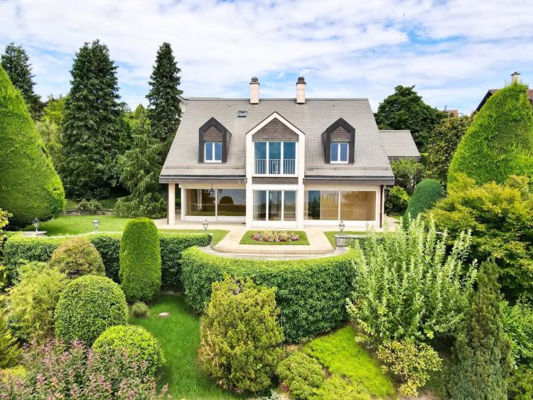 Panoramic Serenity Meets Comfort in Elegant Family Home