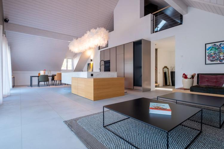 Attique d exception 5.5 pièces de 172 m2 + 50 m2 habitables en comble