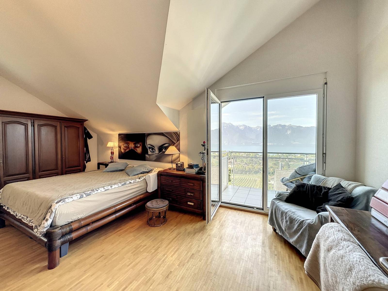 Villa jumelle de 5.5 pièces, avec vue panoramique sur le lac et les Alpes !