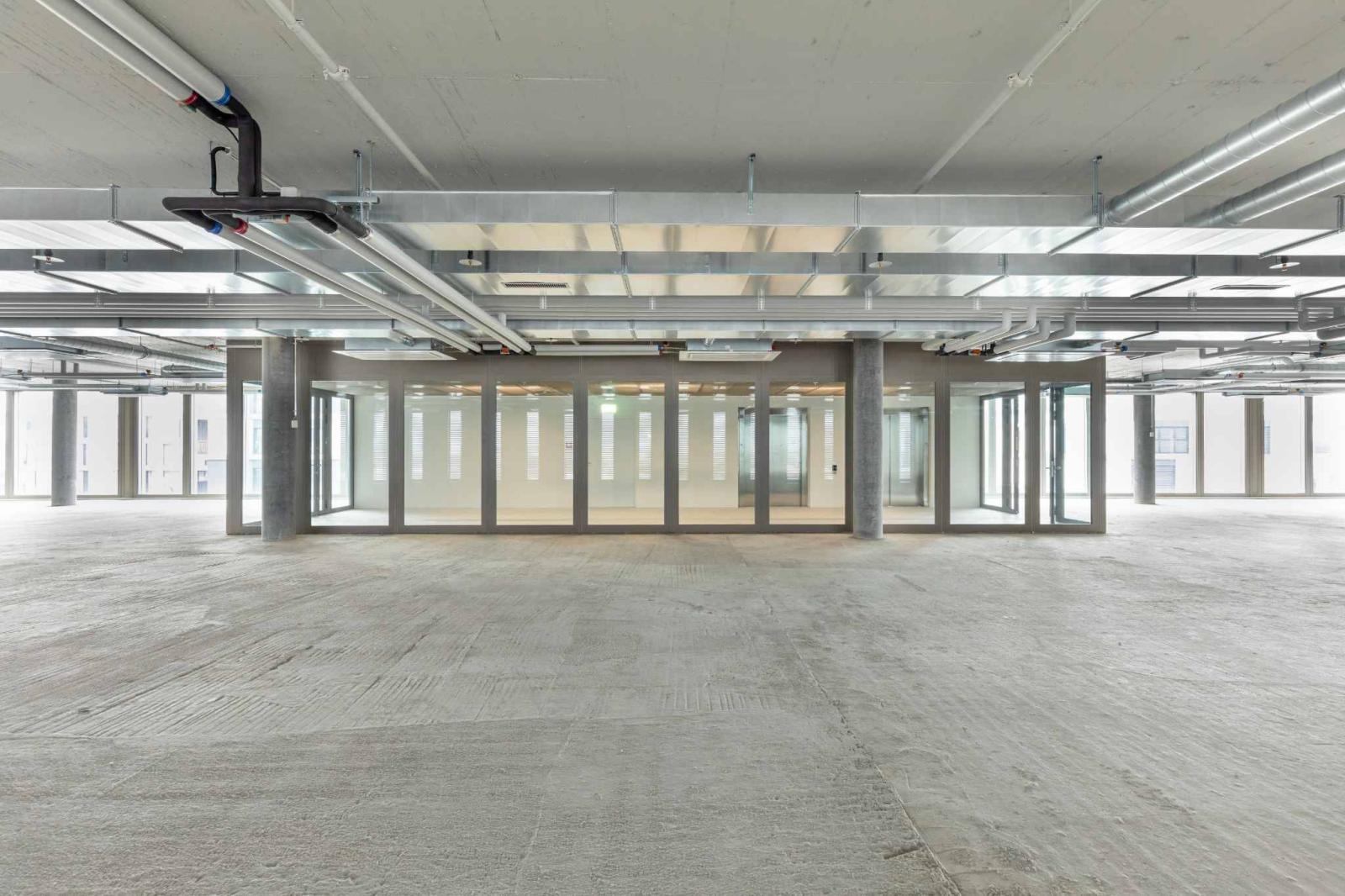 À louer – Bureaux bruts à aménager au Quartier de l’Étang