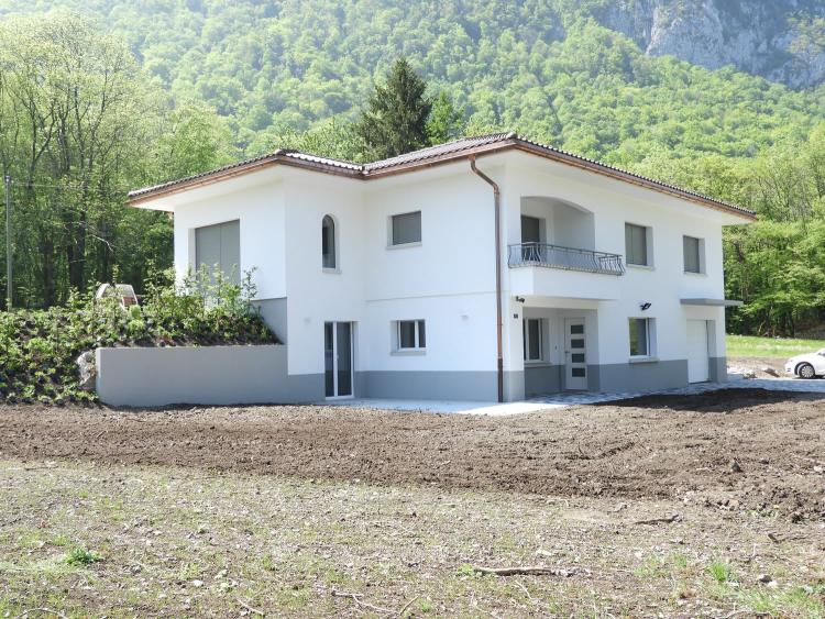 Schönes 2-Zimmer-Apartment im Erdgeschoss mit Terrasse und Garten in einem Mietshaus