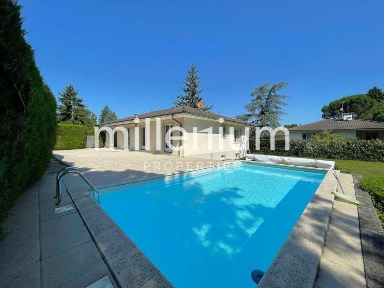 Maison 5 chambres avec piscine à Onex