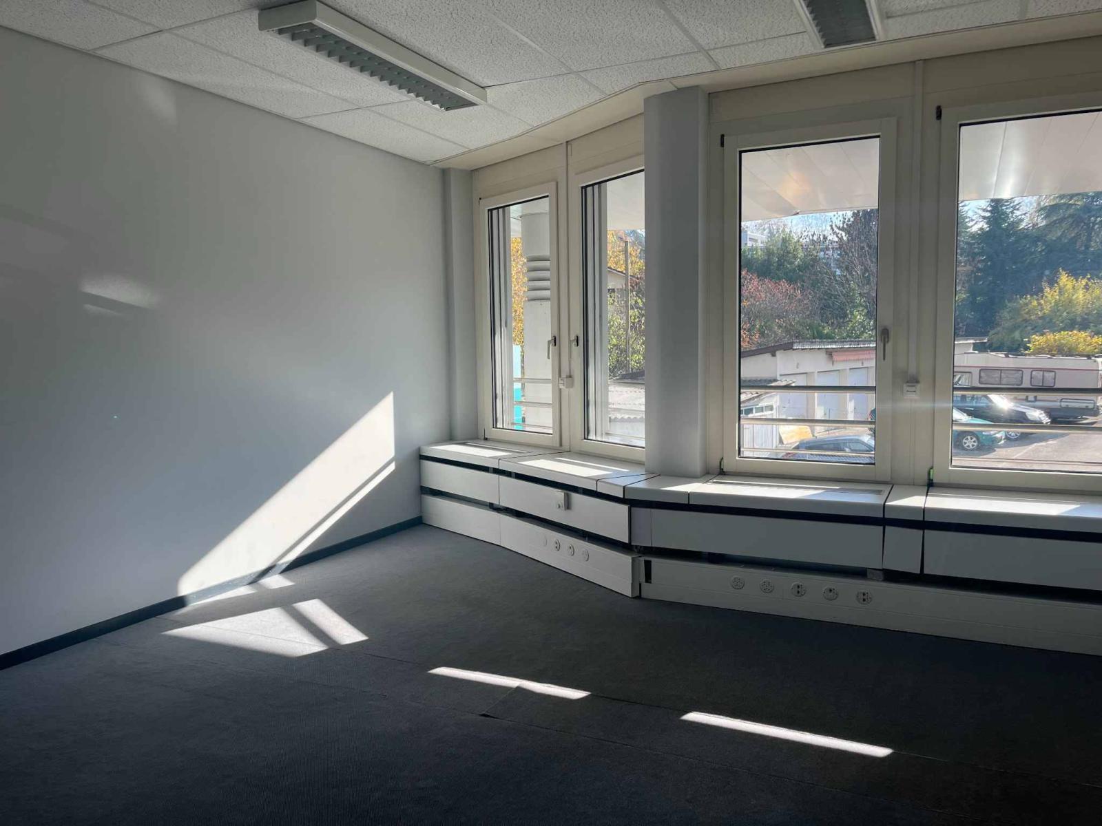 Bureaux de 240m2 lumineux à proximité de l'aéroport et de la Place des Nations